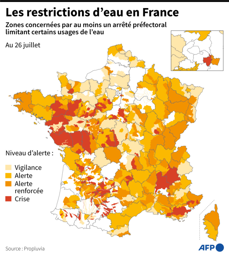 Carte de France métropolitaine localisant les restrictions d'eau et les zones concernées par des arrêtés préfectoraux, au 26 juillet ( AFP / )
