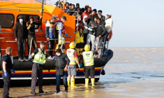 DEUX JEUNES ENFANTS PARMI DES MIGRANTS SECOURUS DANS LA MANCHE