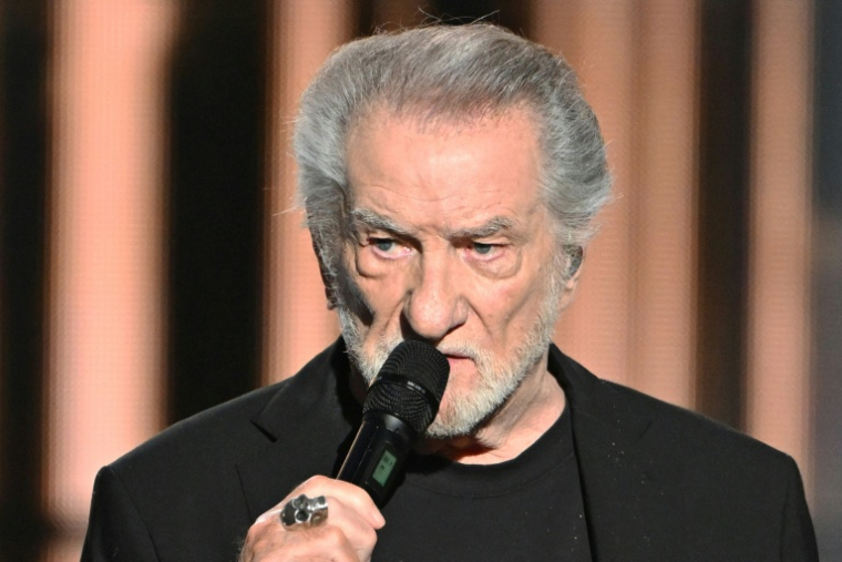Le chanteur Eddy Mitchell sur scène aux 40èmes Victoires de la Musique le 14 février 2025 à Boulogne-Billancourt, près de Paris ( AFP / Bertrand GUAY )