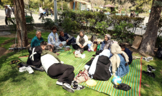 Des Iraniens se rassemblent au parc Mellat de Téhéran ,le 2 avril 2026, à l’occasion de la "Journée de la nature", qui marque la fin des festivités du Nouvel an persan, Norouz ( AFP / - )