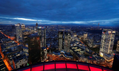 Le quartier financier est photographié en début de soirée à Francfort