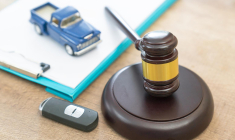 En achetant une voiture aux enchères en ligne, vous pouvez obtenir un véhicule 50 % moins cher que chez un concessionnaire. ( crédit photo : Getty Images )