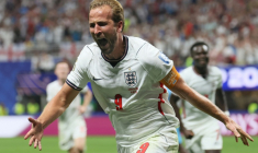 La star de l'Angleterre Harry Kane célèbre un but face à la RD Congo, lors de la Coupe du monde, le 1er juillet à Atlanta ( AFP / Odd ANDERSEN )