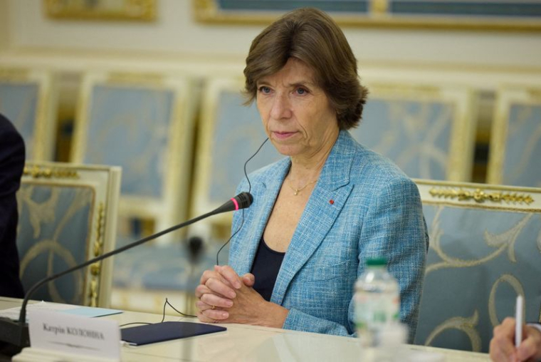 La ministre française des Affaires étrangères Colonna rencontre le président ukrainien Zelenskiy à Kyiv