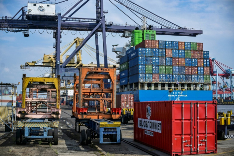 Conteneurs sur le terminal portuaire international des conteneurs de Jakarta le 7 juillet 2025 ( AFP / Bay ISMOYO )