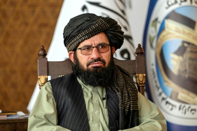 Muhajer Farahi, vice-ministre de l'Information et de la Culture, et auteur du livre "Mémoires de Jihad : 20 ans d'occupation", à Kaboul, le 22 mai 2025 ( AFP / Wakil KOHSAR )