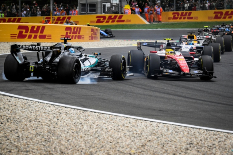 George Russell part en tête à queue après un contact avec Lewis Hamilton, le 19 juillet 2026 à Spa-Francorchamps ( AFP / JOHN THYS )