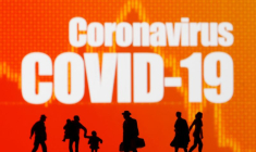 De petites figurines de jouets sont vues devant les mots coronavirus et COVID-19 dans cette illustration