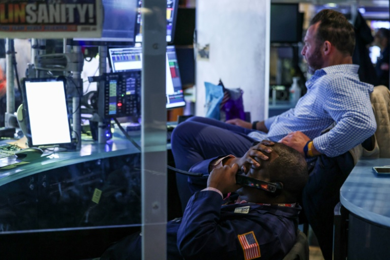 Des opérateurs à la Bourse de New York, le 19 novembre 2025 ( AFP / CHARLY TRIBALLEAU )