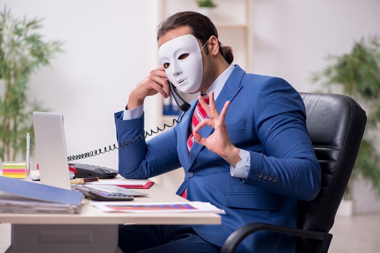 (Il existe des demandes anormales ou suspectes qui ne peuvent pas provenir de votre banquier : en voici 7 exemples ! - Visuel Adobe Stock)