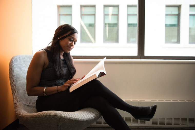 On en entend souvent parler, mais qu'est-ce qu'une action ? Et un peu moins connue mais toute aussi importante, qu'est-ce qu'une obligation ? (crédit photo : Christina Morillo)