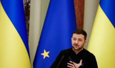 Volodimir Zelensky assiste lors d'une conférence de presse à Kyiv, en Ukraine