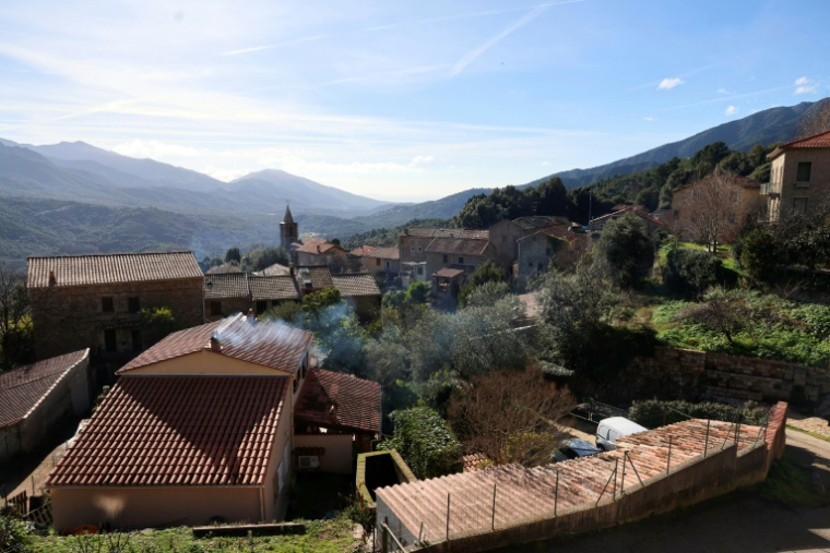 Le village de Véro (Corse-du-Sud) le 13 janvier 2026 ( AFP / Pascal POCHARD-CASABIANCA )