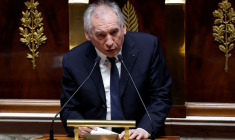 Le Premier ministre français François Bayrou prononce un discours à l'Assemblée nationale à Paris