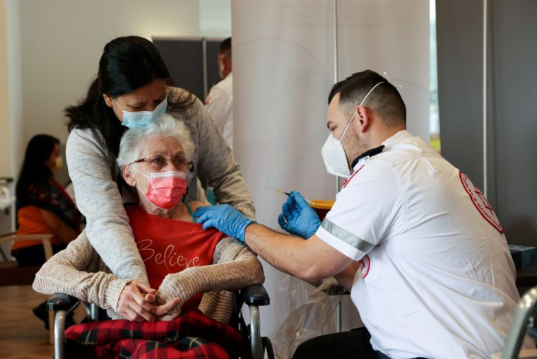 CORONAVIRUS: ISRAËL PROPOSE UN RAPPEL DE PFIZER AUX ADULTES À RISQUE