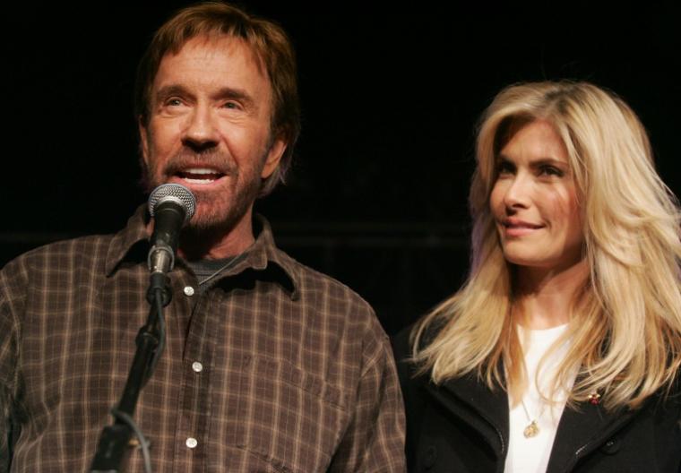 Chuck Norris et son épouse Gena O'Kelley à Des Moines, aux Etats-Unis, le 1er janvier 2008. ( AFP / SAUL LOEB )