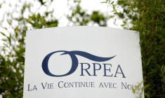 Le logo d'Orpea à l'entrée d'une maison de retraite à Reze