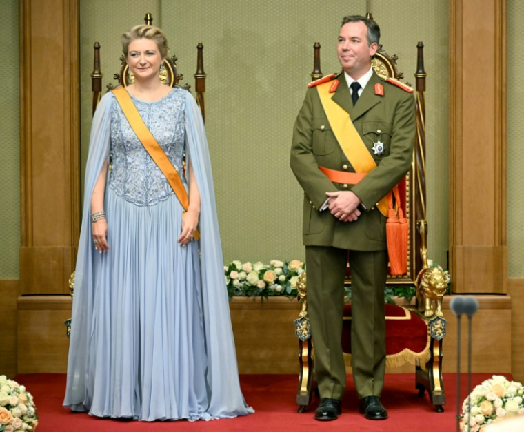 Le nouveau grand-duc du Luxembourg, Guillaume, et son épouse Stéphanie, lors de sa prestation de serment, à Luxembourg, le 3 octobre 2025 ( AFP / NICOLAS TUCAT )