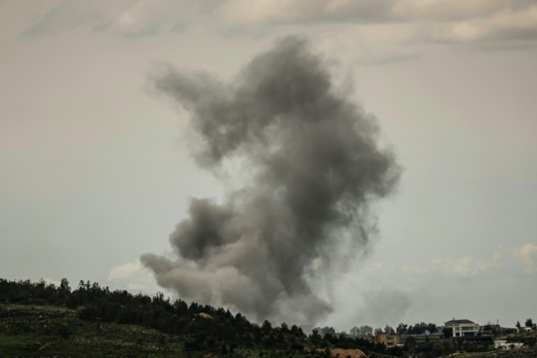 De la fumée après une attaque aérienne israélienne à Arnoun, dans le sud du Liban, le 25 mars 2026 ( AFP / - )