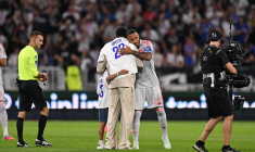 Quand Umtiti essaye de rétablir la communication entre Tolisso et Deschamps