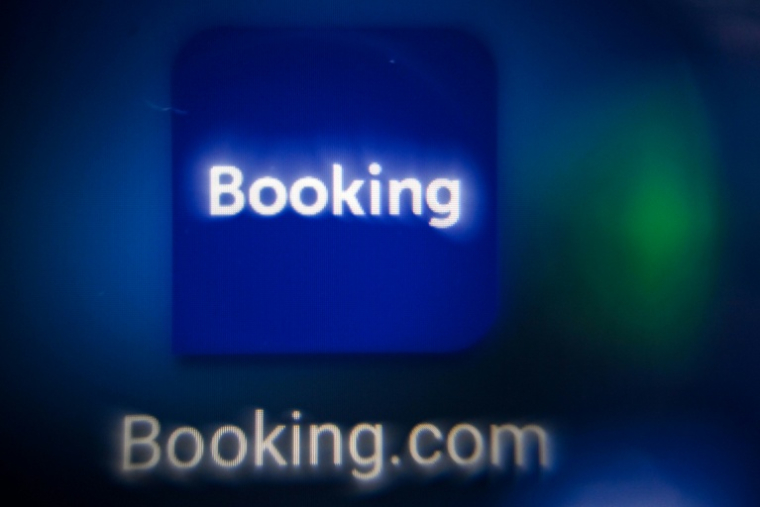 Logo de la plateforme de réservation en ligne Booking.com sur l'écran d'une tablette ( AFP / Kirill KUDRYAVTSEV )
