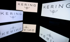 Logo du groupe français de luxe Kering, photo prise à Toulouse, le 31 mars 2026 ( AFP / Lionel BONAVENTURE )