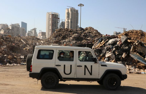 Un véhicule des forces de maintien de la paix de l'ONU (FINUL) est vu au port de Beyrouth