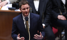 Le ministre délégué aux Transports Clément Beaune à Paris le 11 avril. ( AFP / THOMAS SAMSON )