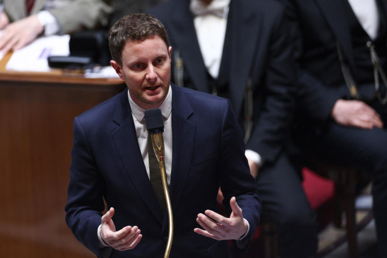 Le ministre délégué aux Transports Clément Beaune à Paris le 11 avril. ( AFP / THOMAS SAMSON )