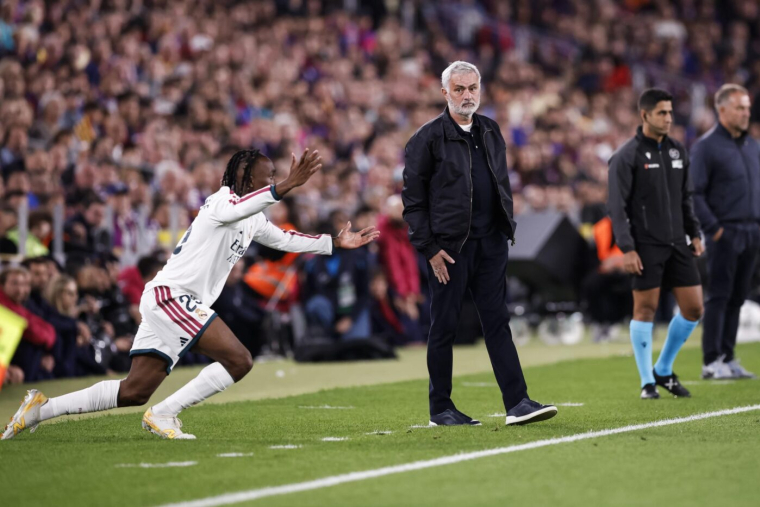 La provocation de Mourinho devant le banc du Barça