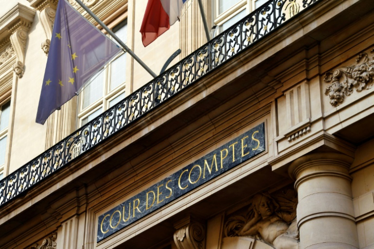 La Cour des comptes relève un manque d'équité dans le système des retraites et critique l'indexation des pensions sur l'inflation, dans le second rapport demandé par le gouvernement ( AFP / BERTRAND GUAY )