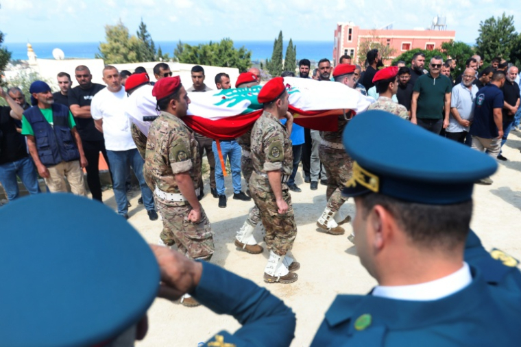 Funérailles d'un soldat libanais tué dans une frappe israélienne, le 29 mai 2026 à Ghazieh, dans le sud du Liban ( AFP / MAHMOUD ZAYYAT )
