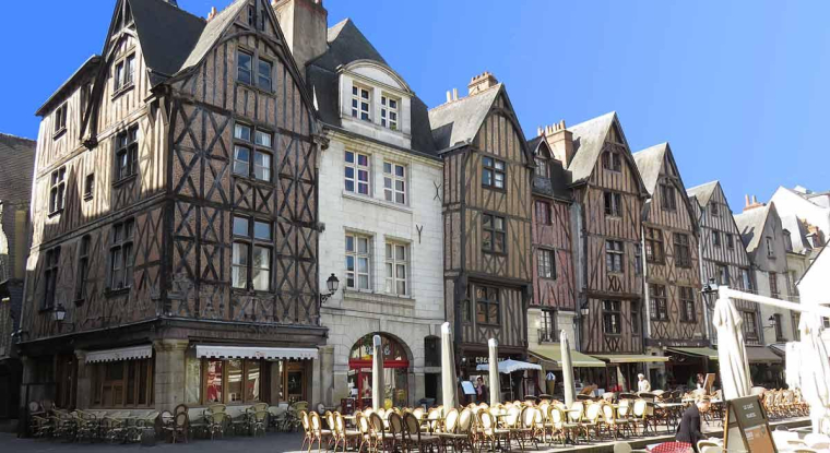 Acheter un studio dans une ville moyenne ou opter pour un démembrement de propriété peuvent permettre d'investir dans l'immobilier pour moins de 100.000 euros. (© Phovoir)