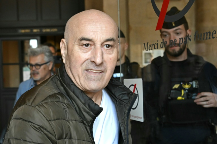 Yunice Abbas, l'un des deux accusés du braquage de Kim Kardashian devant la cour d’assises de Paris le 28 avril 2025 ( AFP / Bertrand GUAY )