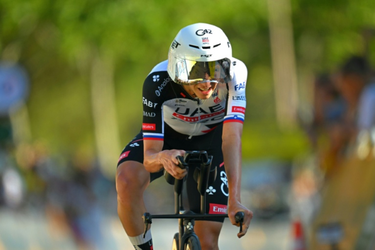Le Slovène Tadej Pogacar, vainqueur sortant du Tour de France, à l'arrivée de la 1re étape disputée à Barcelone, le 4 juillet 2026 ( AFP / Loic VENANCE )