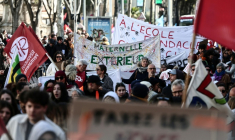 Manifestation d'enseignants contre les suppressions de postes, les fermetures de classes et pour des augmentations de salaires lors d'une grève nationale de l'Éducation nationale, le 31 mars 2026 à Marseille ( AFP / Thibaud MORITZ )