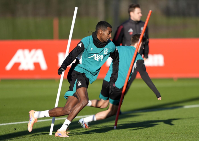 Arne Slot tease le retour d'Alexander Isak