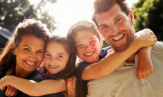 Transmission de patrimoine aux enfants (Crédits: Shutterstock / Monkey Business Images)