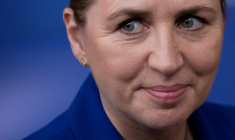 La Première ministre danoise Mette Frederiksen arrive au siège de l'UE à Bruxelles le 19 mars 2026 pour un sommet européen ( AFP / JOHN THYS )