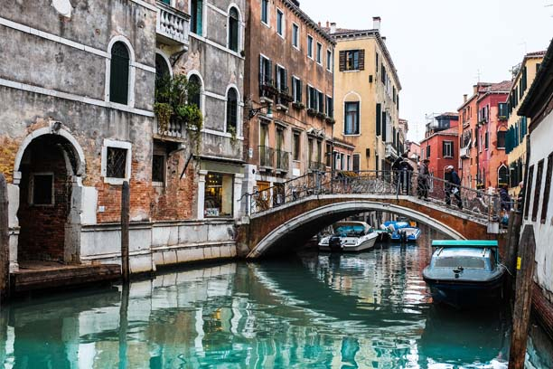 Week-end évasion, parfum personnalisé, soins... 5 idées cadeaux pour femmes pour la Saint-Valentin