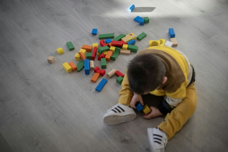 À l'heure où la société prend conscience de l'ampleur des violences commises sur les mineurs, les députés s'emparent à partir de mercredi du projet de loi sur la protection de l'enfance ( AFP / Josep LAGO )