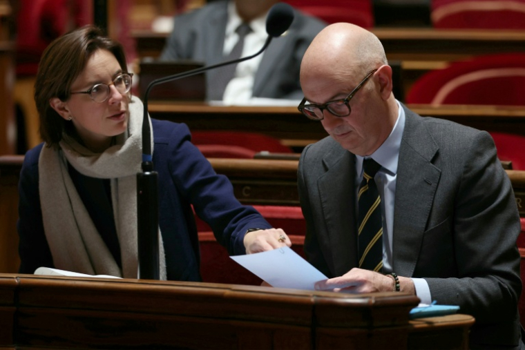 La ministre aux Comptes publics Amélie de Montchalin et le ministre de l'Economie Roland Lescure au Sénat lors de l'examen du budget, le 27 novembre 2025 à Paris  ( AFP / Thomas SAMSON )