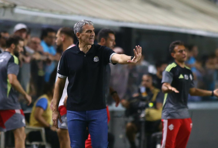 L’entraîneur de Santos licencié