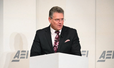Le commissaire européen au Commerce, Maros Sefcovic, à Washington DC, le 19 février 2025. ( AFP / JIM WATSON )