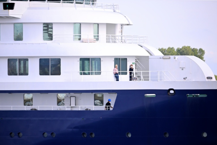 Le MV Hondius à son approche du port de Rotterdam, aux Pays-Bas, le 18 mai 2026 ( AFP / JOHN THYS )