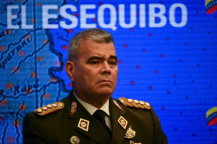 Le ministre de la Défense du Venezuela, Vladimir Padrino, participe à une conférence de presse organisée par le vice-président Delcy Rodriguez au palais présidentiel de Miraflores à Caracas, le 31 octobre 2023 ( AFP / Federico PARRA )