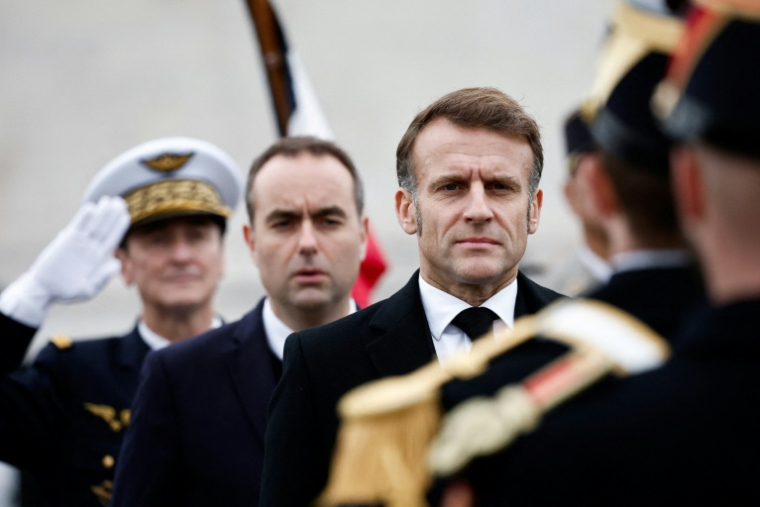 Le président Emmanuel Macron et le Premier ministre Sébastien Lecornu lors des cérémonies du 107e anniversaire de l'Armistice du 11 novembre 1918 devant l'Arc de Triomphe à Paris, le 11 novembre 2025 ( POOL / Benoit Tessier )