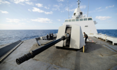Le canon de 76 mm de la frégate française "Lorraine" en Méditerranée le 2 octobre 2025  ( AFP / CLEMENT MAHOUDEAU )