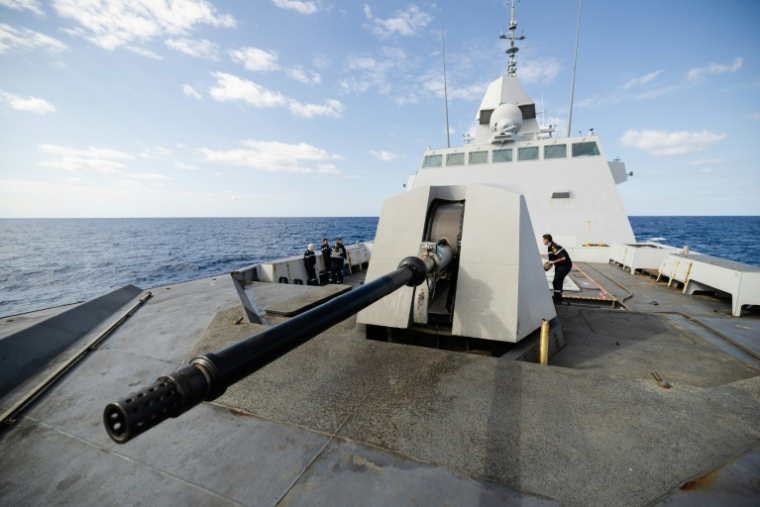 Le canon de 76 mm de la frégate française "Lorraine" en Méditerranée le 2 octobre 2025  ( AFP / CLEMENT MAHOUDEAU )
