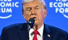 Donald Trump s'exprime à Davos le 21 janvier 2026 ( AFP / Fabrice COFFRINI )